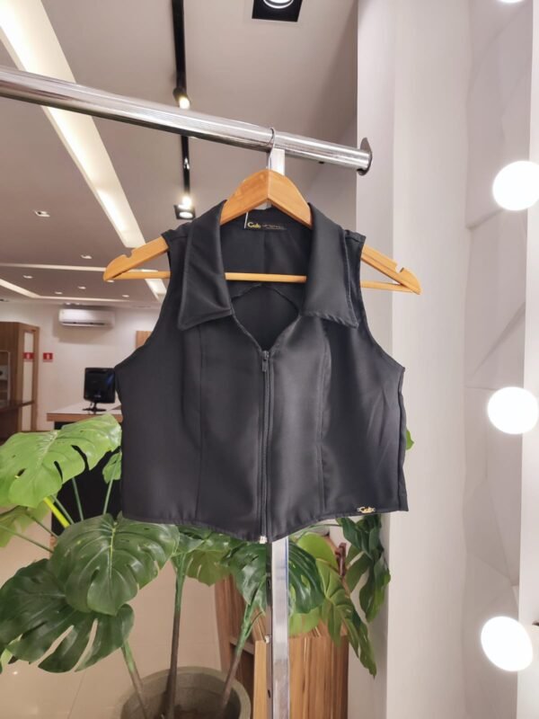 Blusa Cropped Gola e Zíper na Frente. - Imagem 2