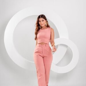 Calça com Punho e Botões na Perna.