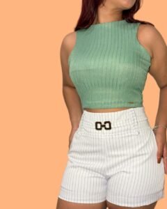 short corte retos bolso faca com 
aplicação no cós no tecido alfaiataria